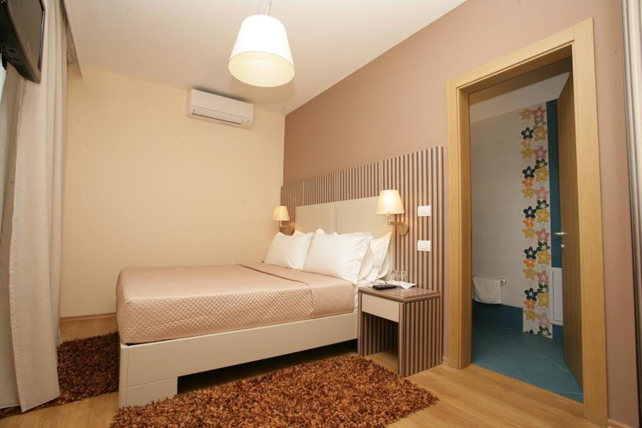 Hotel Vila 60 Tirana Bagian luar foto