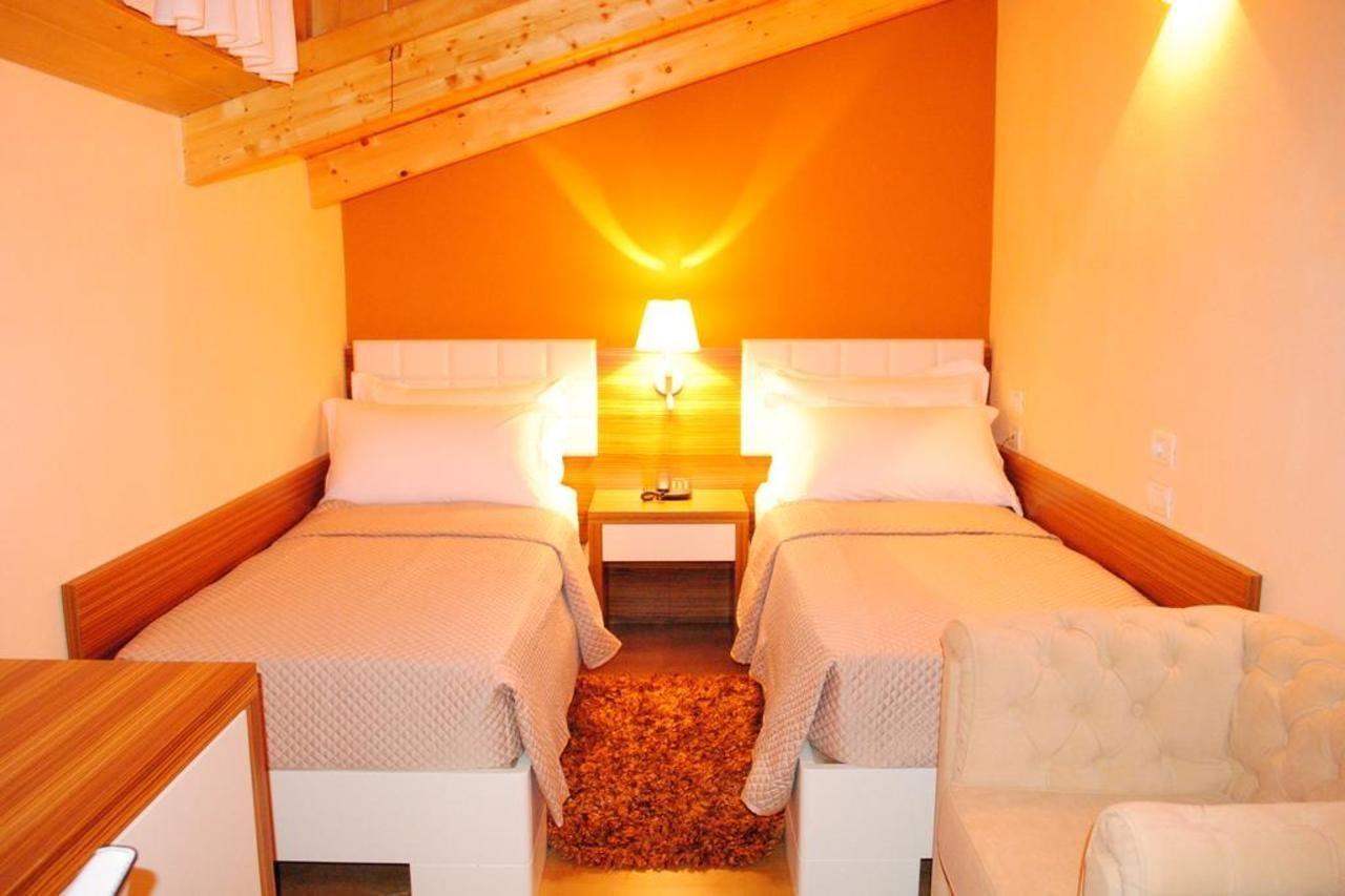 Hotel Vila 60 Tirana Bagian luar foto