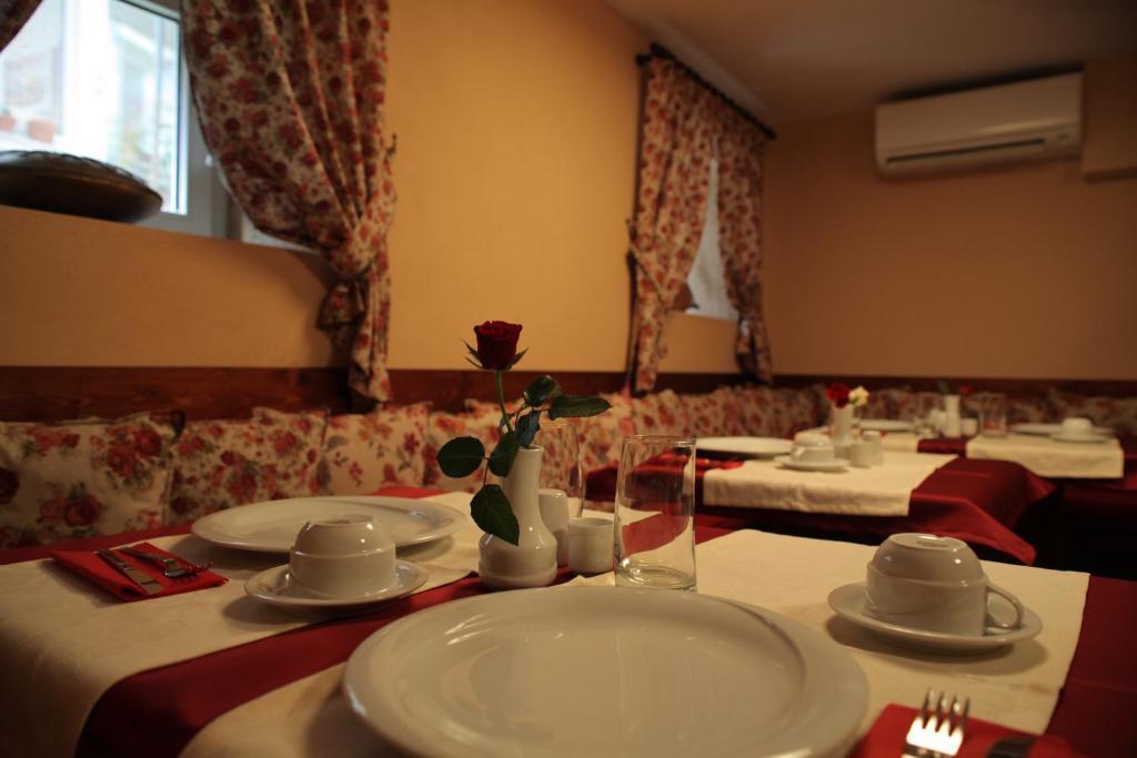 Hotel Vila 60 Tirana Bagian luar foto