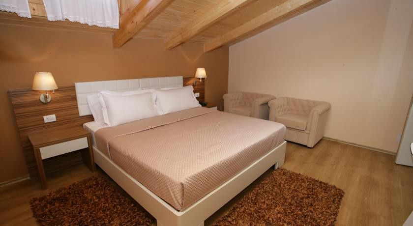 Hotel Vila 60 Tirana Bagian luar foto