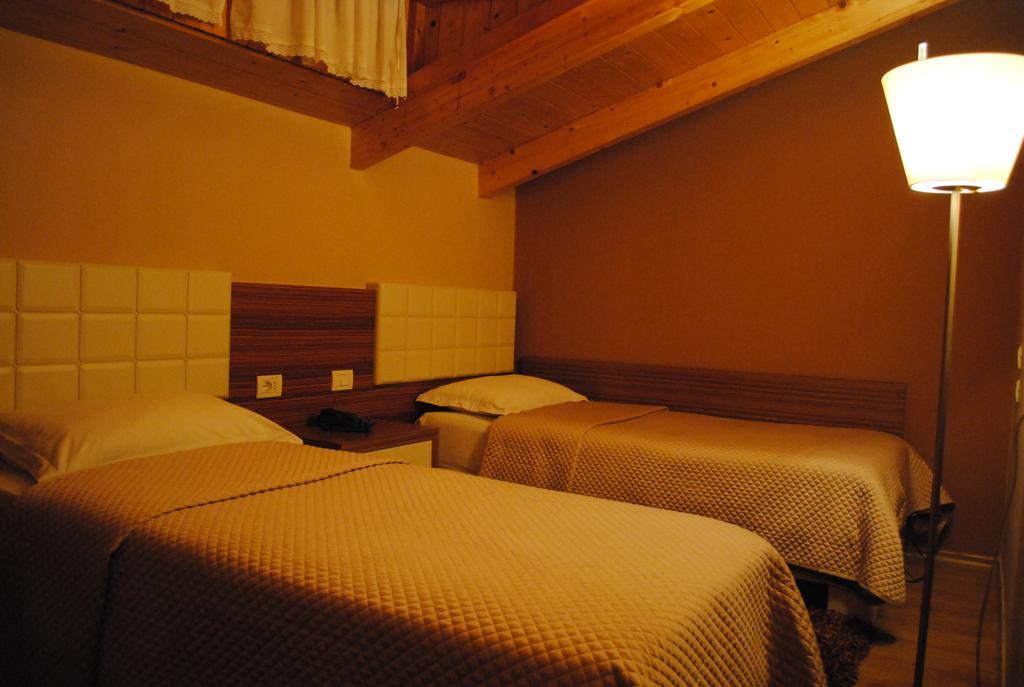 Hotel Vila 60 Tirana Bagian luar foto