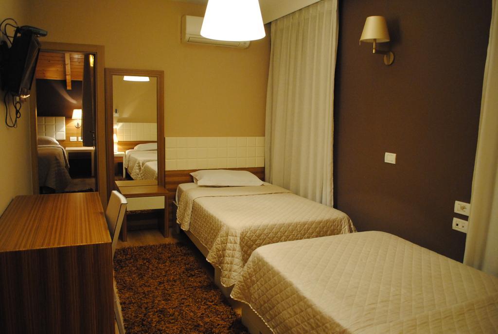 Hotel Vila 60 Tirana Bagian luar foto
