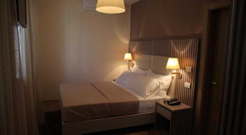 Hotel Vila 60 Tirana Bagian luar foto