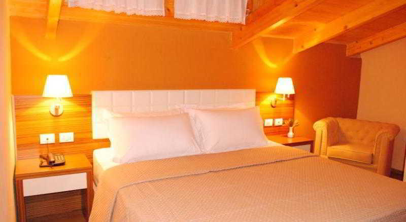 Hotel Vila 60 Tirana Bagian luar foto